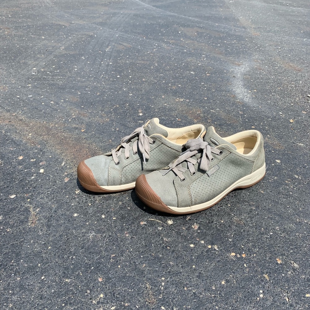 Worn once! Keen Mercer women’s sneakers size 9